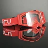 Lunettes transparentes à monture rouge