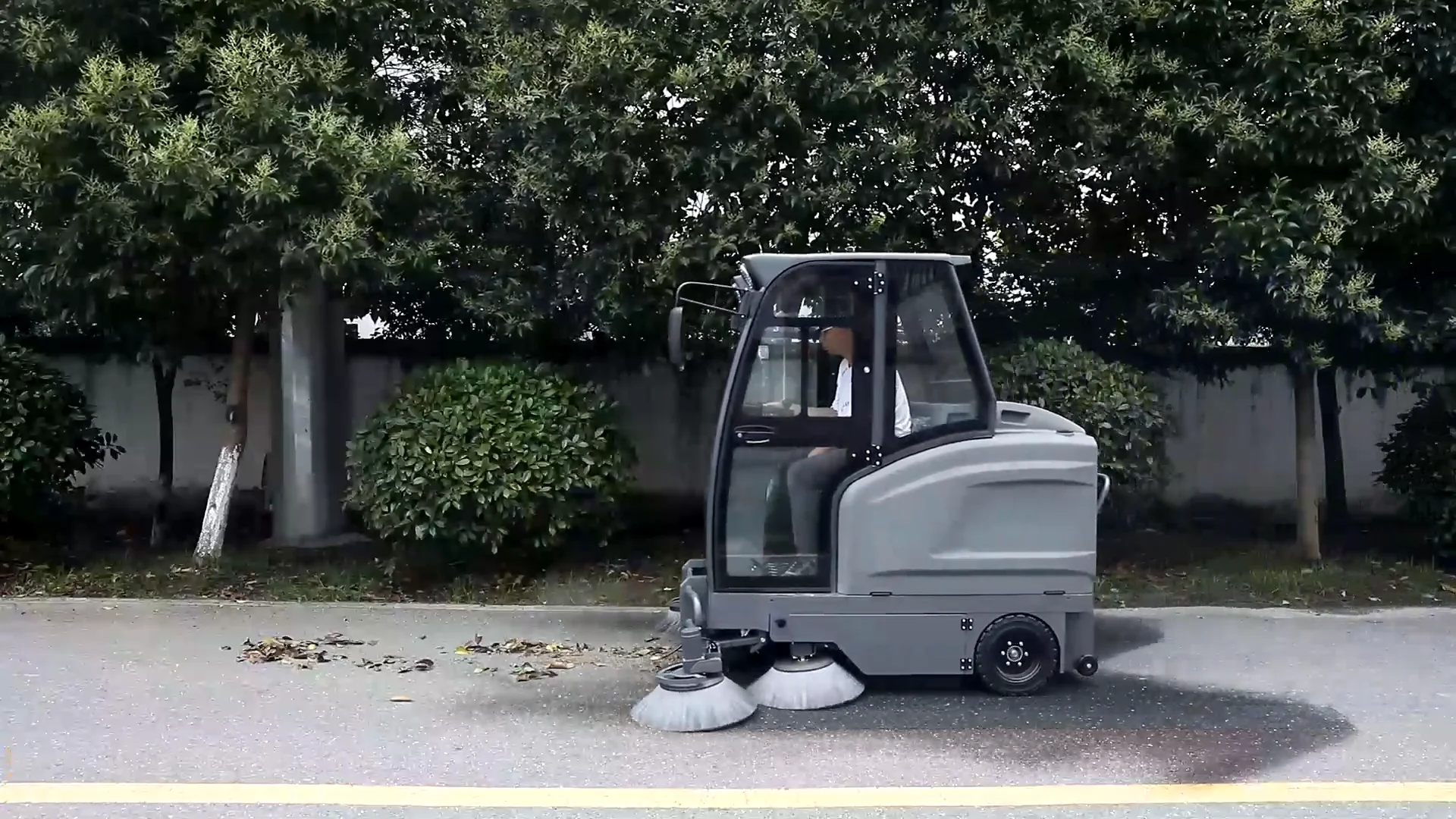 Battery Powered Automatic Concrete Street Cleaning Ride On Road Floor