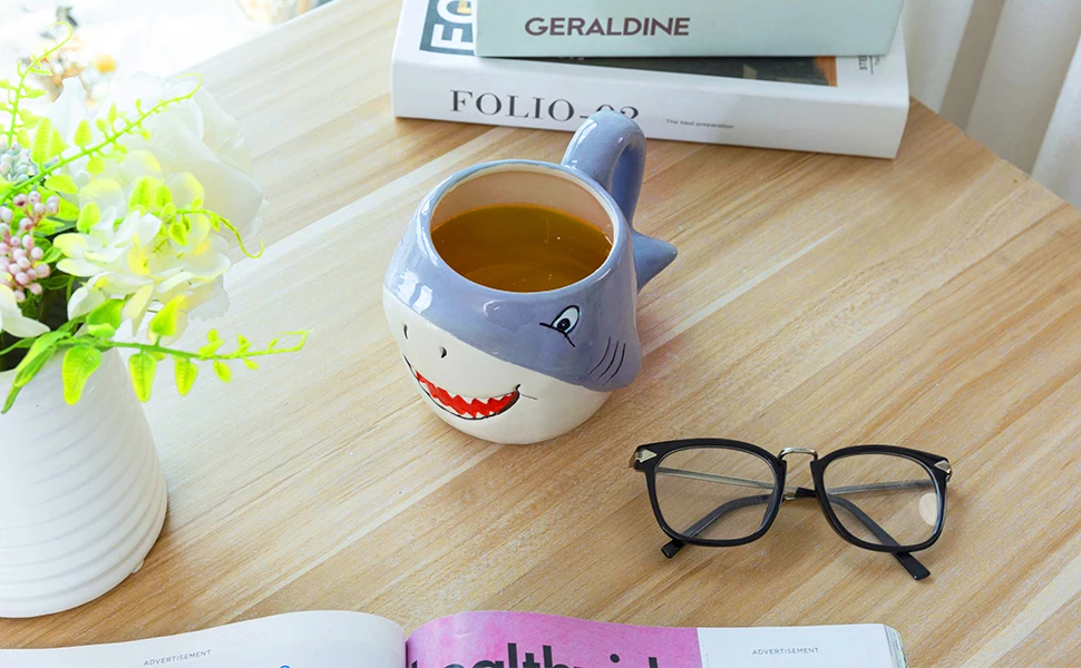 Customizable smiling little shark shape design, two-color shark theme 3D cartoon animal with handle, cute novelty gift