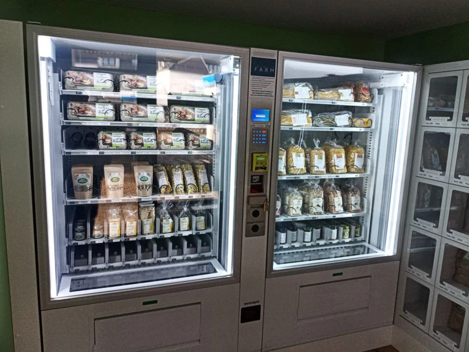 TCN Fresh Egg Vending Machines with Elevator Refrigerated Vending Machines for Eggs Farm Egg Vending Machine