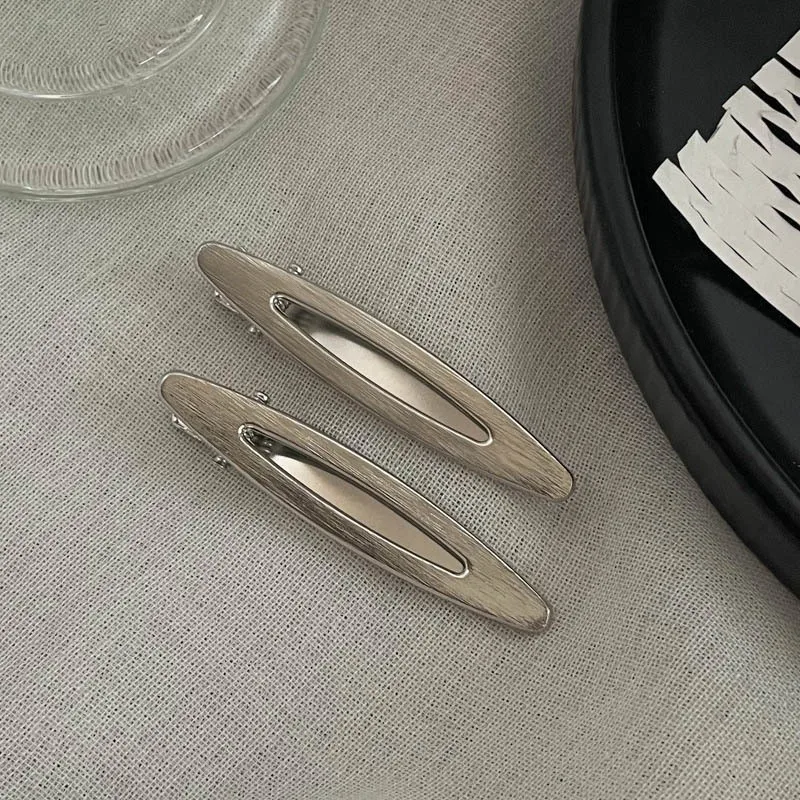 Заколки для волос с цветами и бабочками