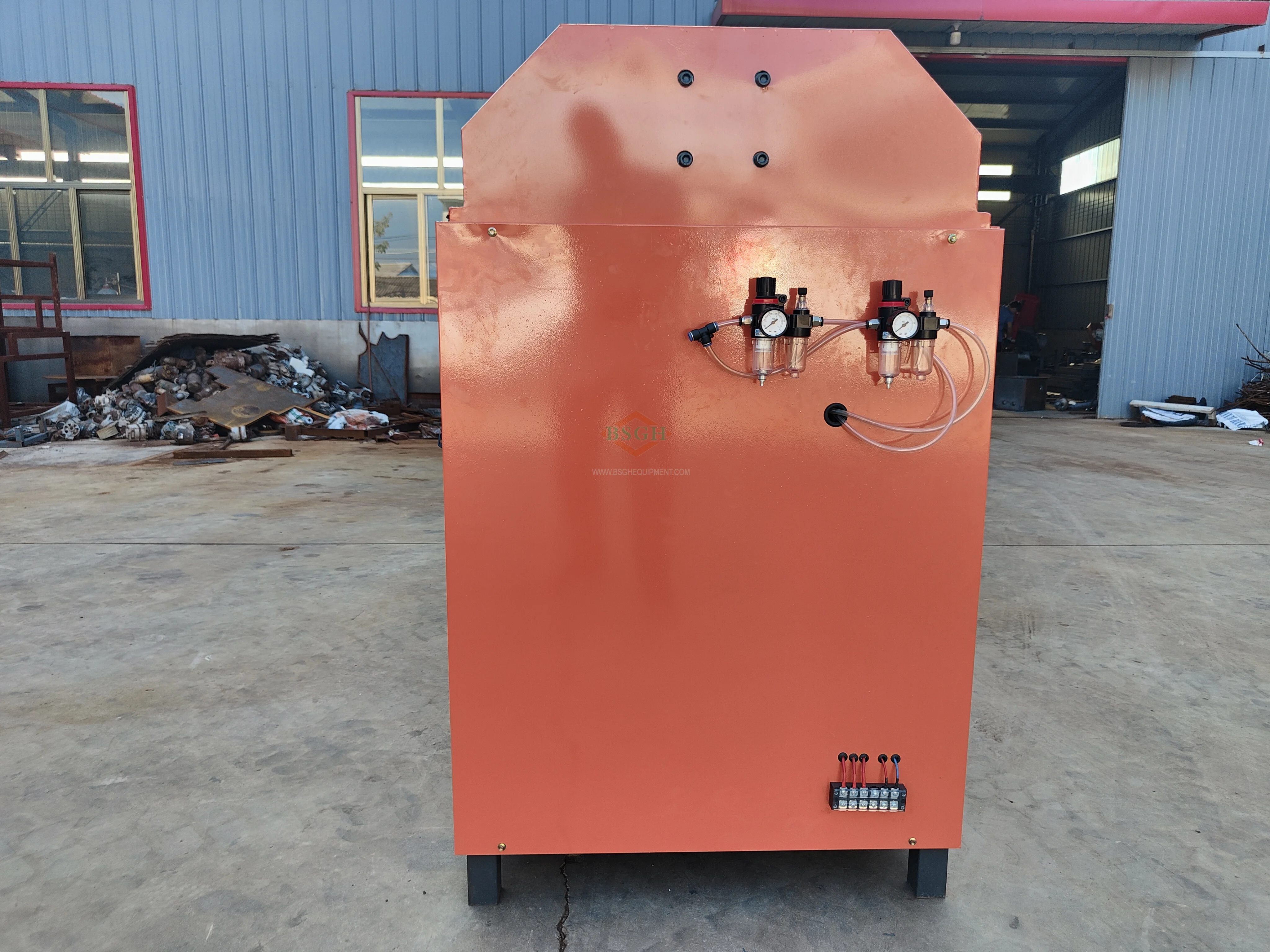 2022 BSGH Compressors Scrap Compressor Recycling  Machine  How to Cut the Compressor Cover Machine on Sell in Italy