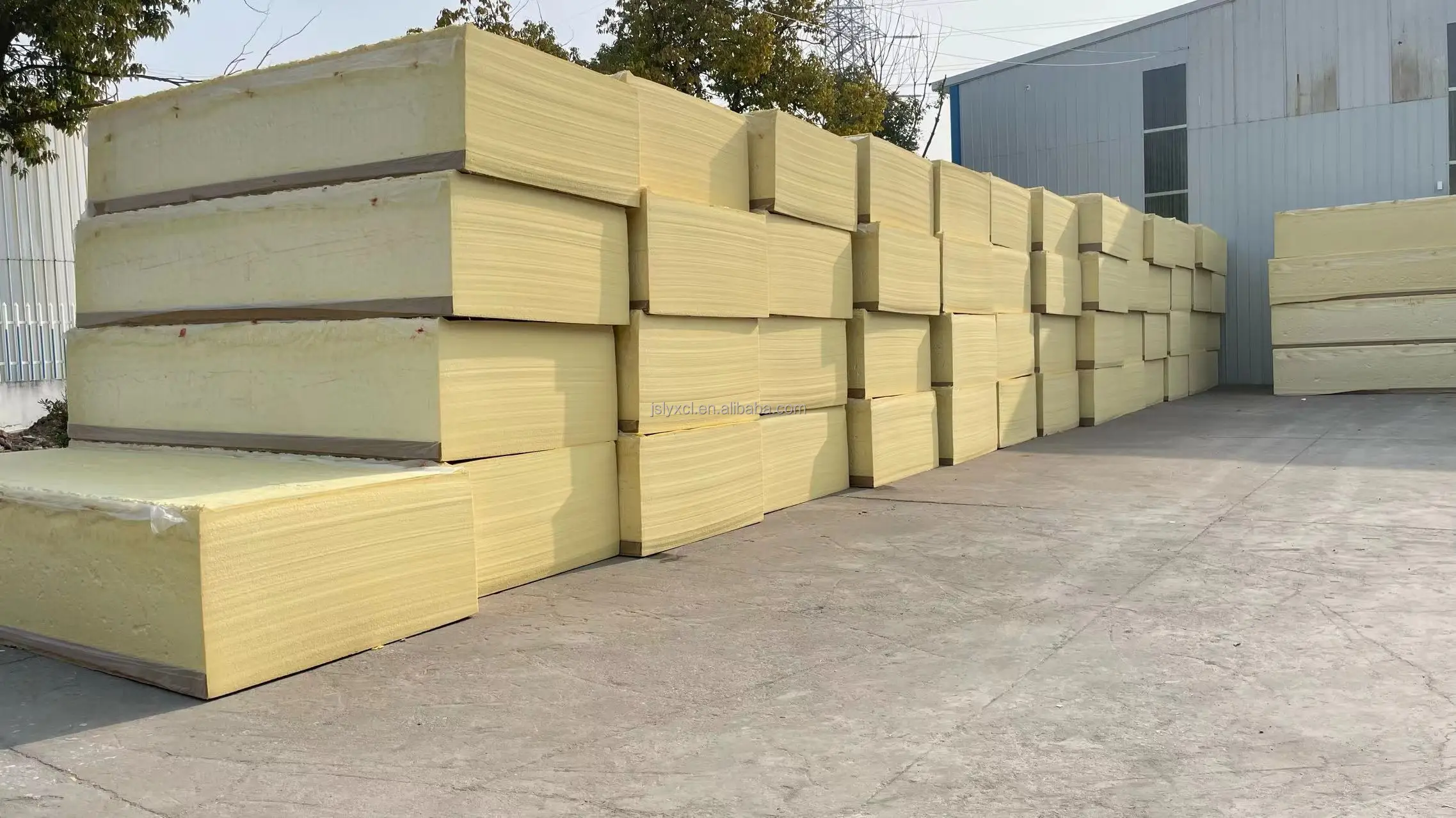 Competitive Price Cold Insulation Polymer Polyisocyanurate Rigid Foam Section for Rigid Foam Pipe Insulation Pir Pipe