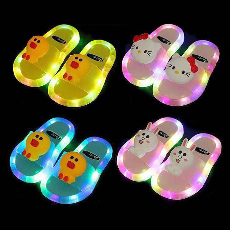Новейшие летние детские тапочки со светодиодной подсветкой для мальчиков и девочек, дизайнерские детские тапочки из ПВХ с улыбающимся лицом