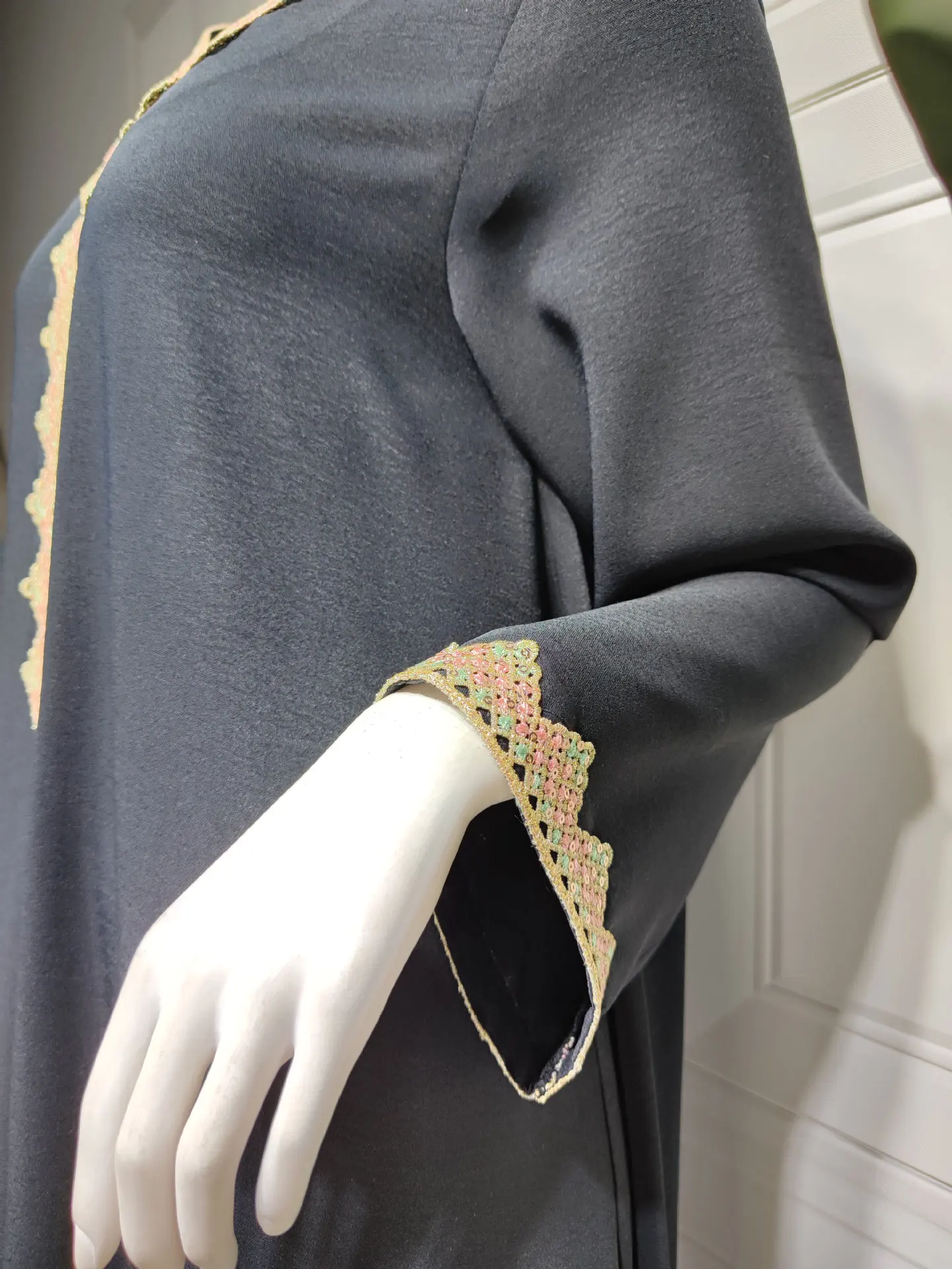 Traditional Muslim Clothing&accessories Hijab Dubai Abaya Middle East ...