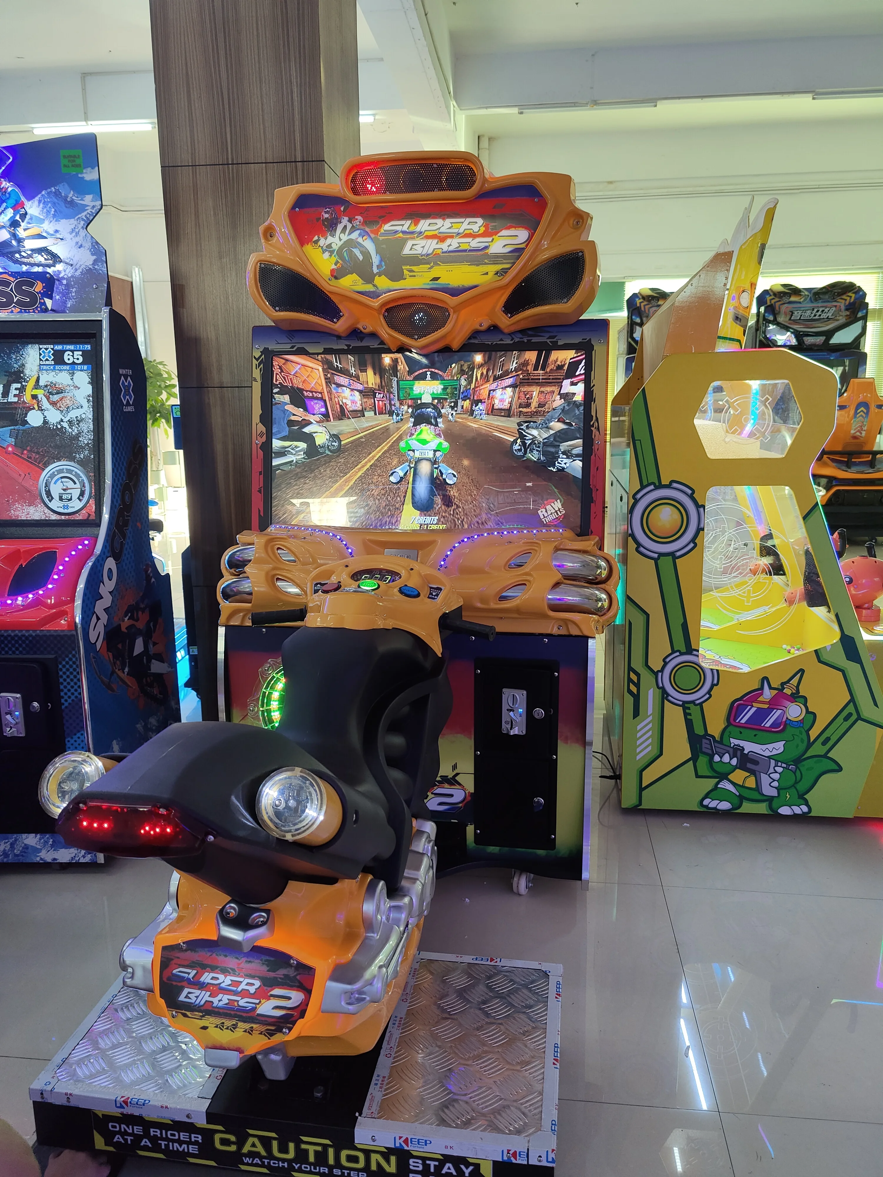 投币式街机赛车模拟器摩托车模拟器电脑游戏驾驶模拟器游戏中心视频游戏机