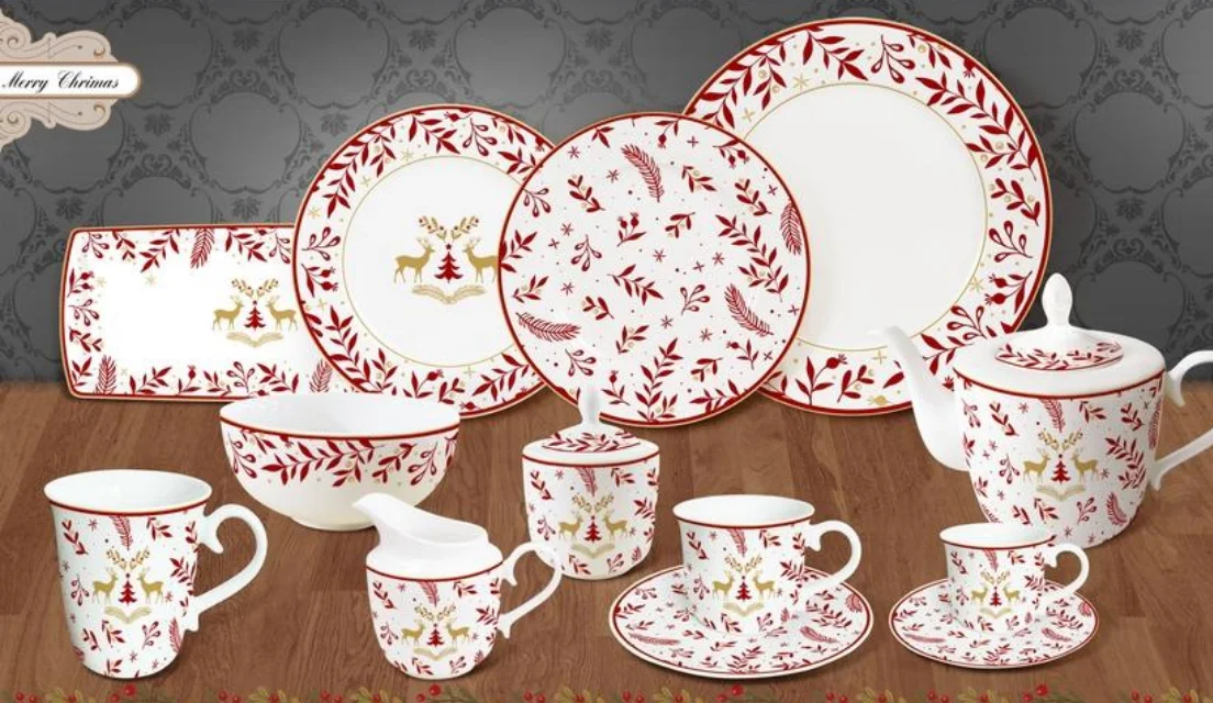 Taohui Ceramic Porcelain Customizable Christmas Vibe Dinner Set Dishes Bowls and Tea Cups for Home supplier