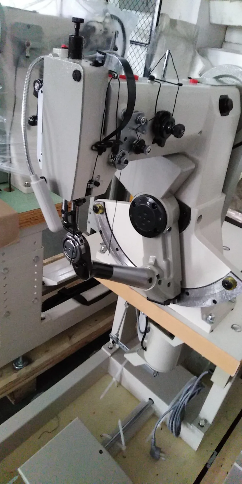 Máquina De coser Costura Lateral Union UN 168 – Máquinas Titus