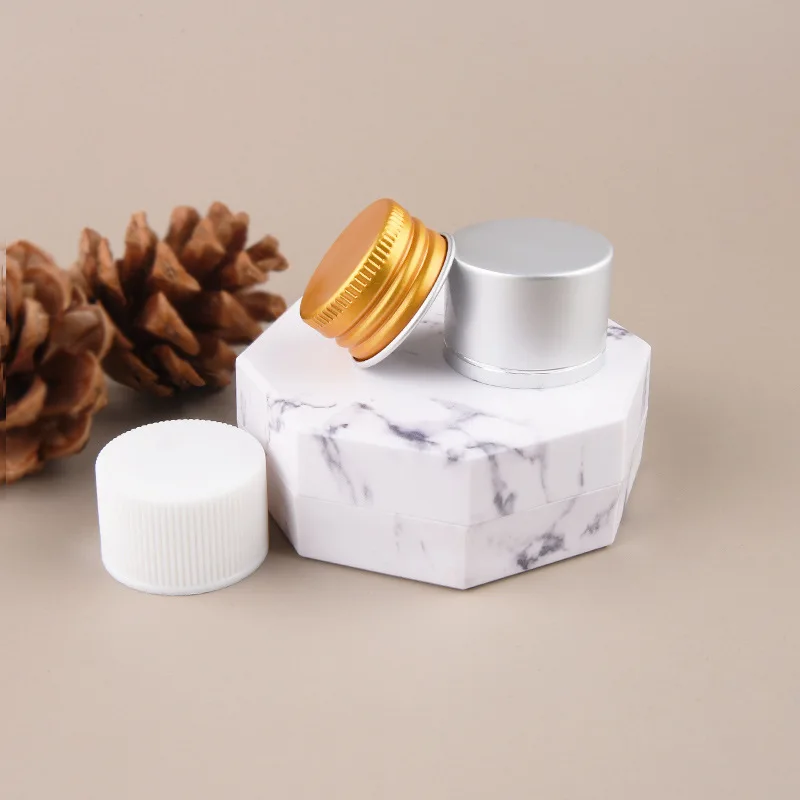 Оптовая продажа 18 мм/20 мм/24 мм Резьбовая крышка пластиковом черном/белом покрытие колпачок для бутылки с косметикой золотого и серебряного цвета алюминиевая