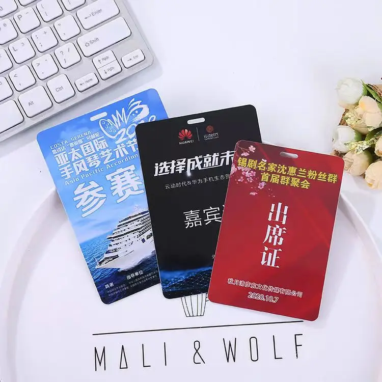 Event Badges Punch Hole PVC Plastic Digital Printing UV Printing Film Lamination Plastic School Id Printing Custom Magnetic Card