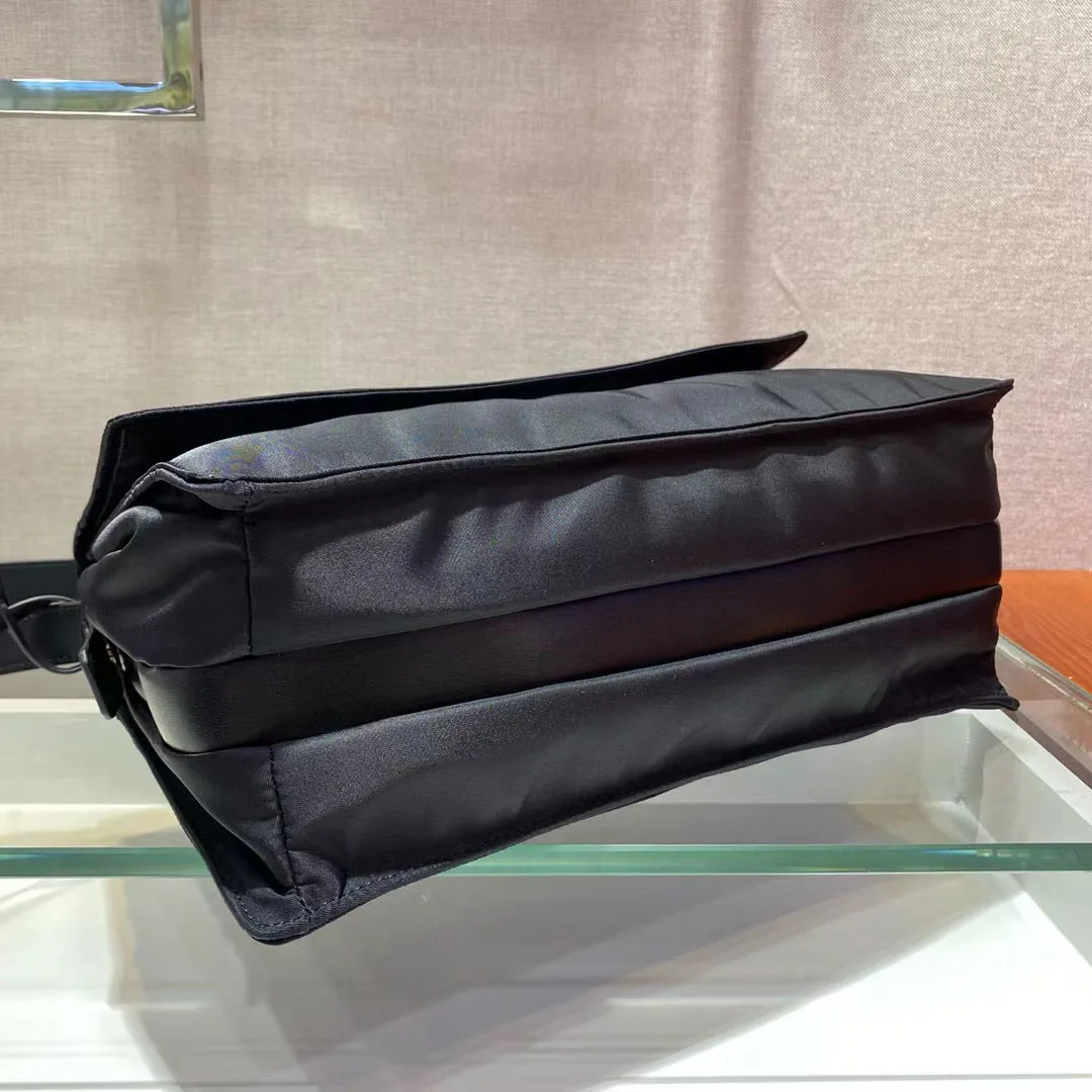 Fashionable Men's Single-shoulder Bag, Lightweight and Large-capacity Men's Clutch Bag