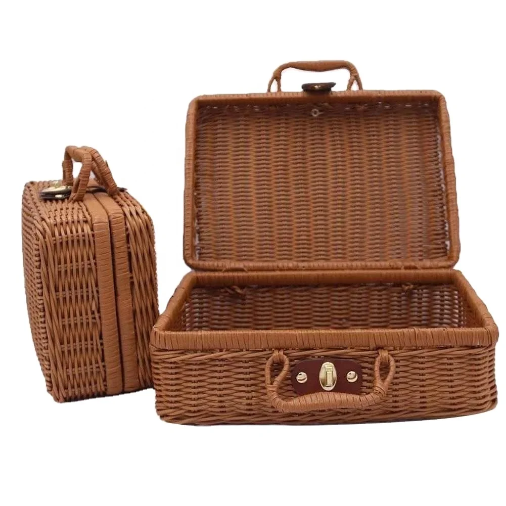 Wicker vintage jewelry box // vintage makeup carrier Jewelry Storage