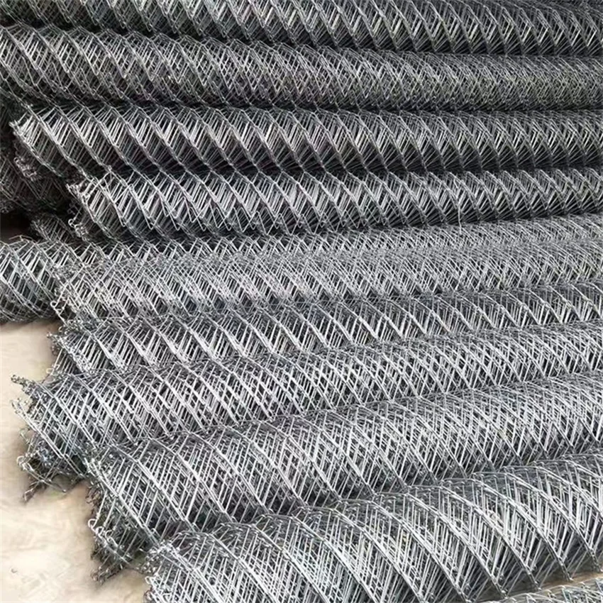 China Factory Hot Sale Galvanized Chain Link Fence Fence Mesh Accessories Silver Green Powder Coated Barbed Wire