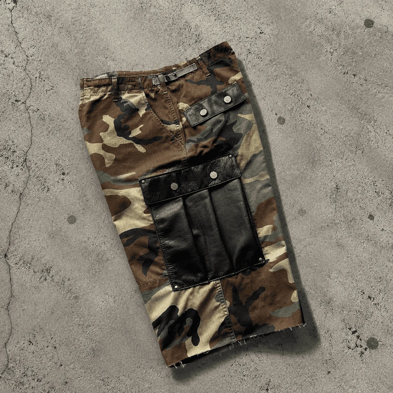 Rainbow Spray Premium Streetwear Apparel Manufacturer Men's Multi Pocket Camouflage Baggy Shorts Retro Loose Camo Cargo Shorts gallery 4
