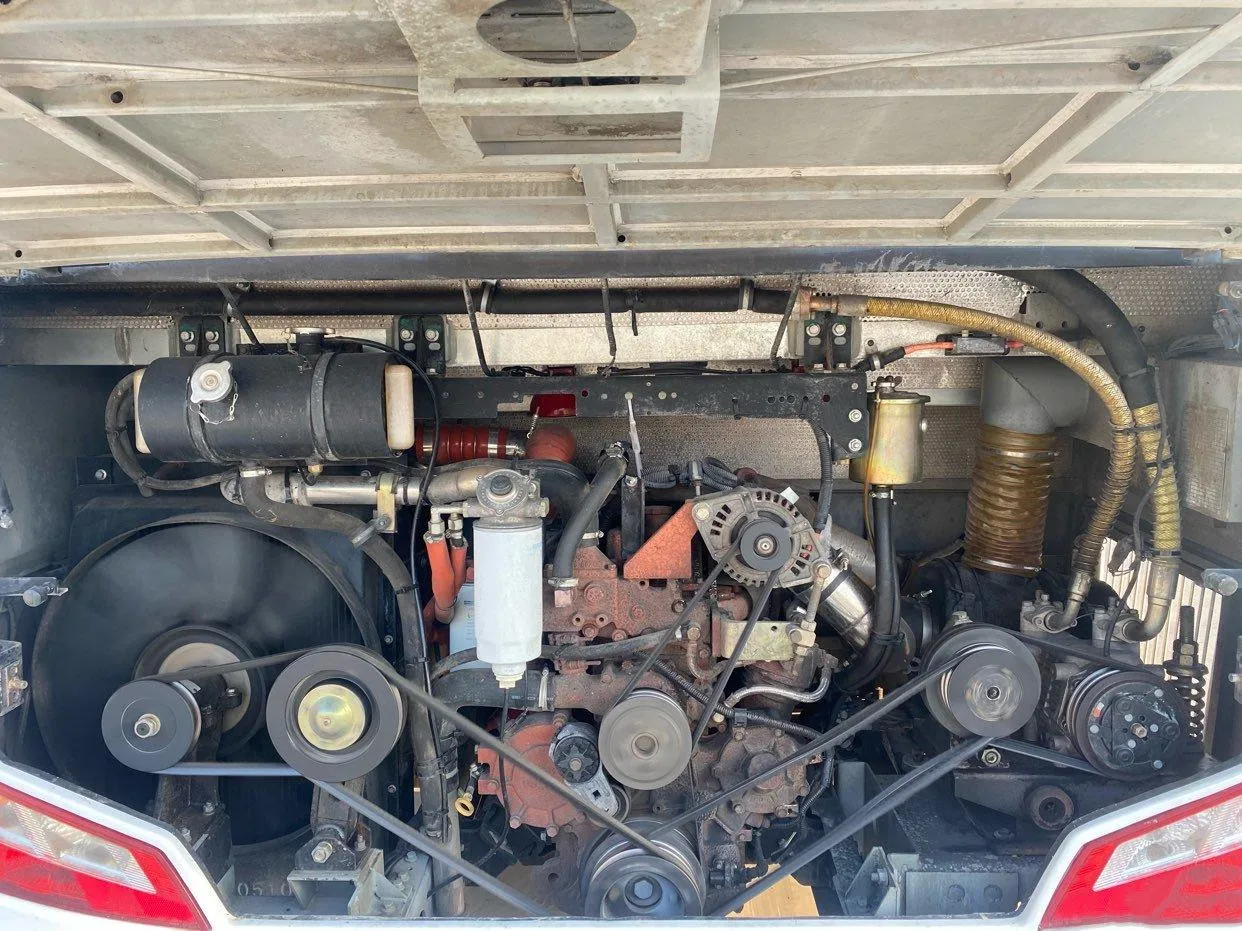 Used 34 Seats Kinglong Coach Bus Yuchai Euro5 Engine Solid Steel Chassis Comfort Layout for Short & Medium Route