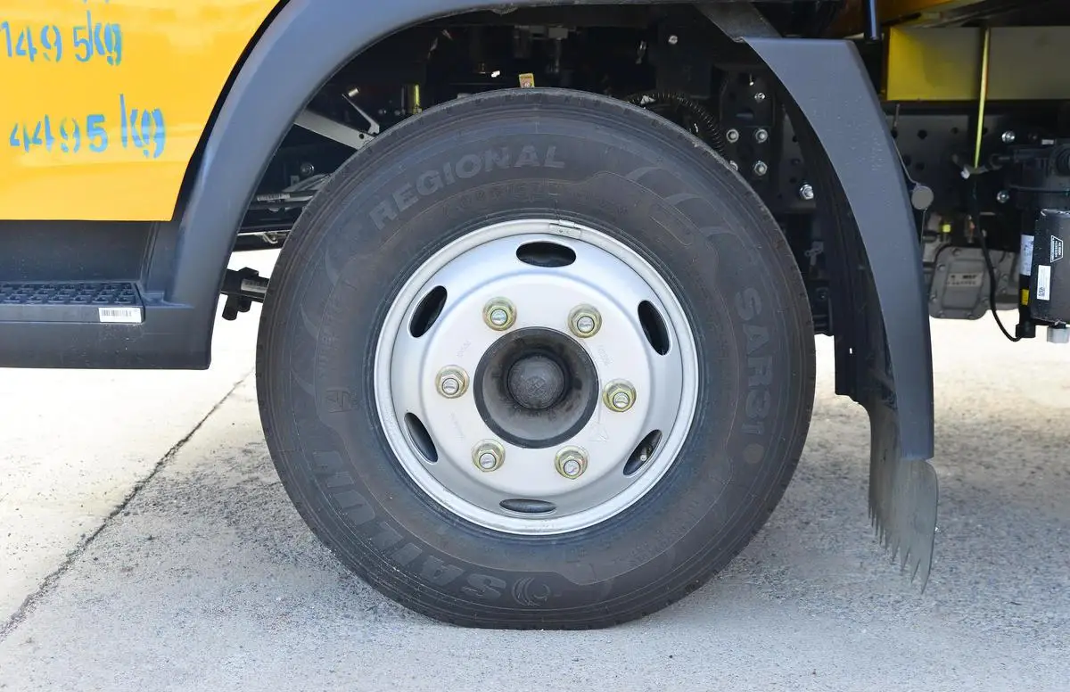 Sinotruck Howo Used 4x2 Cargo Van - Mini Box Truck for Urban Delivery 4