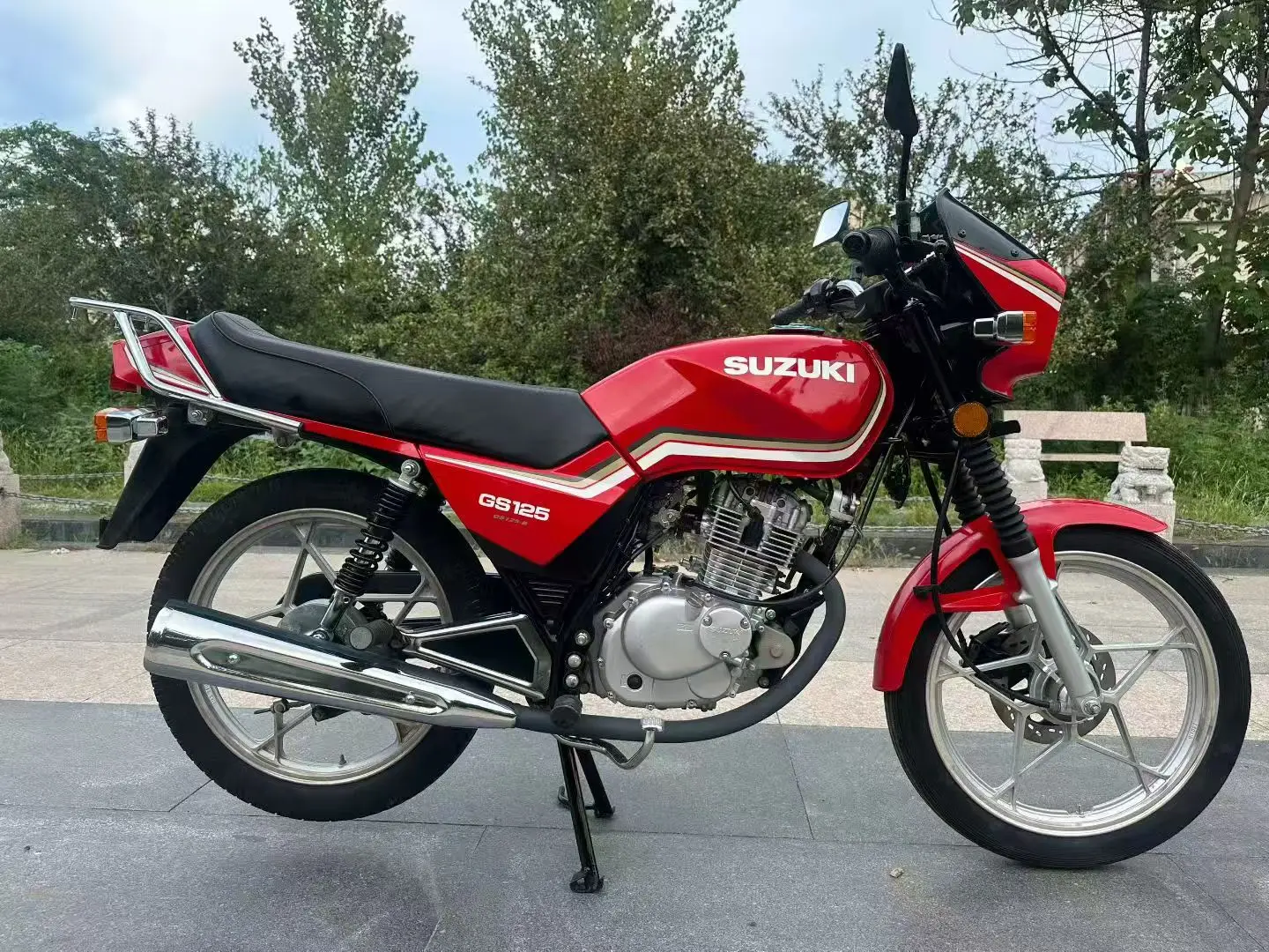 Suzuki GS125 Classic Commuter Motorcycle 124cc Air-Cooled Engine