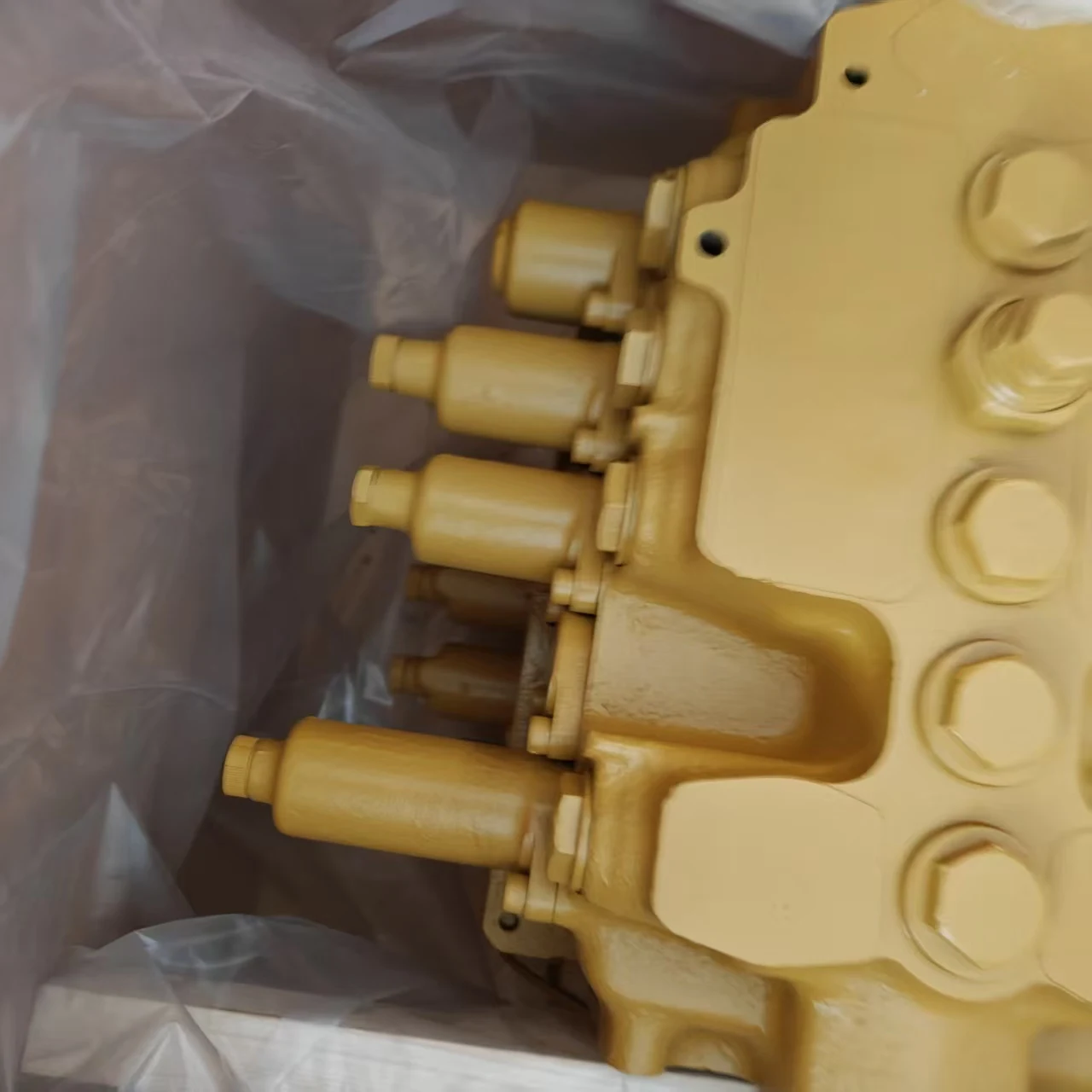 723-46-11620 7234611620 PC200-3 PC200-8 PC200-6 Excavator Hydraulic Control Valve PC200-3 for Komatsu Distribution Valve