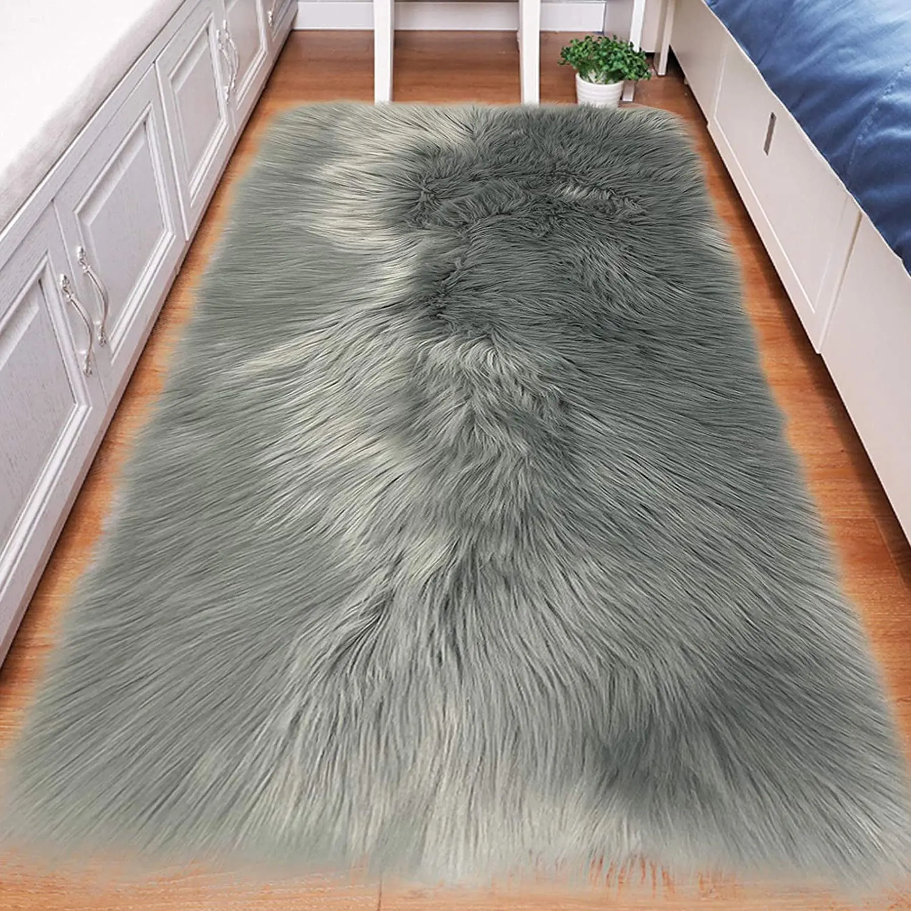 Fluffy Faux Sheepskin Rug - Perfect for Home & Travel