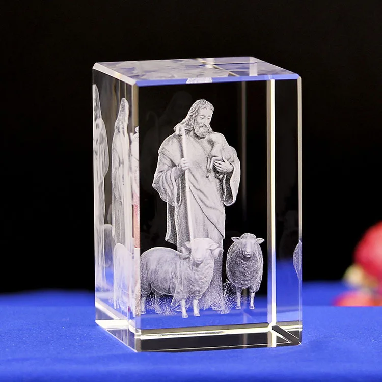 Venta al por mayor de cubos de cristal personalizados con grabado láser 3D de Jesús para regalos religiosos