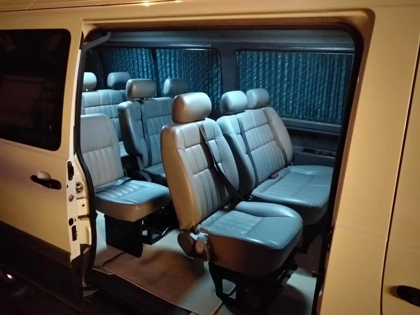 15 Seats Used Van Mer-Cedes MB100 Luxury Diesel Bus