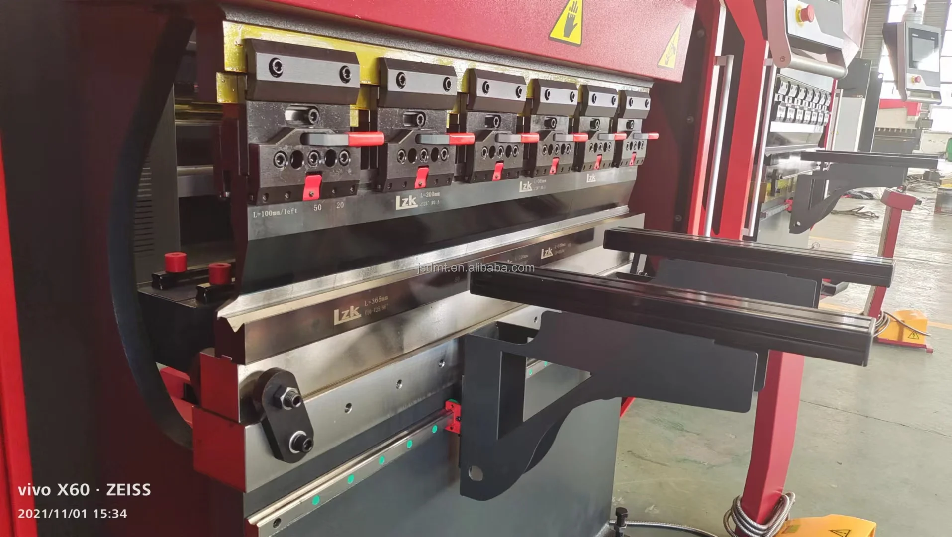 High Precision Mini Type  30T 40T 50T Cnc Press Brake  With DELEM DA53T Cnc Controller
