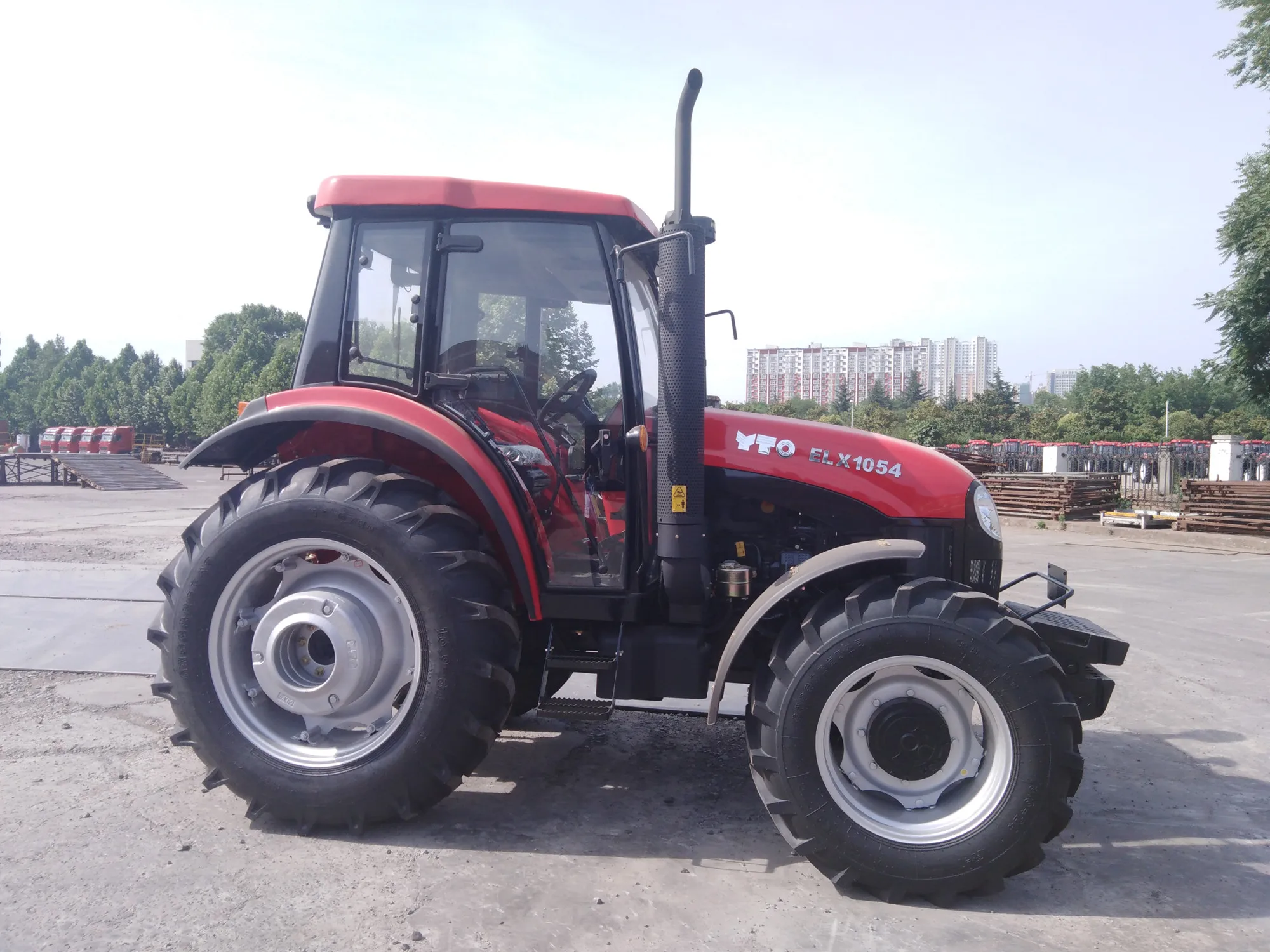 Yto Chinese Agriculture Equipment New Farm Tractor Price 100hp 120hp
