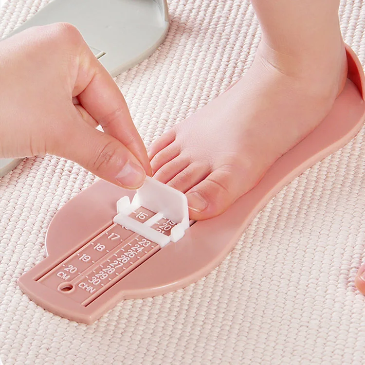 newborn foot size
