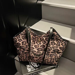 Retro Leopard Print Handbag for Women 2026 New Autumn and Winter Shoulder Bag Large Capacity Tote Bag