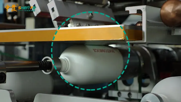 Impresora automática de la pantalla de seda del color de Full Auto que esconde 3 para la botella de la loción del champú