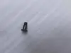 Tornillo verde oliva M10 con rosca estándar y paso de 1.25.