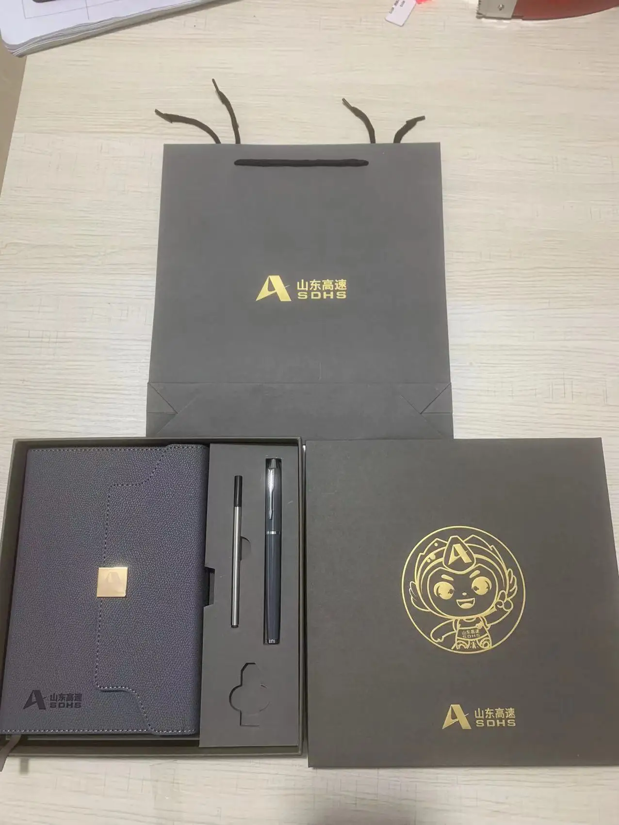 Hot Sell Luxury Business Gifts Box Set A5 Treefold Notebook With 16g