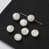 Perles de lettres en coquillages -- I