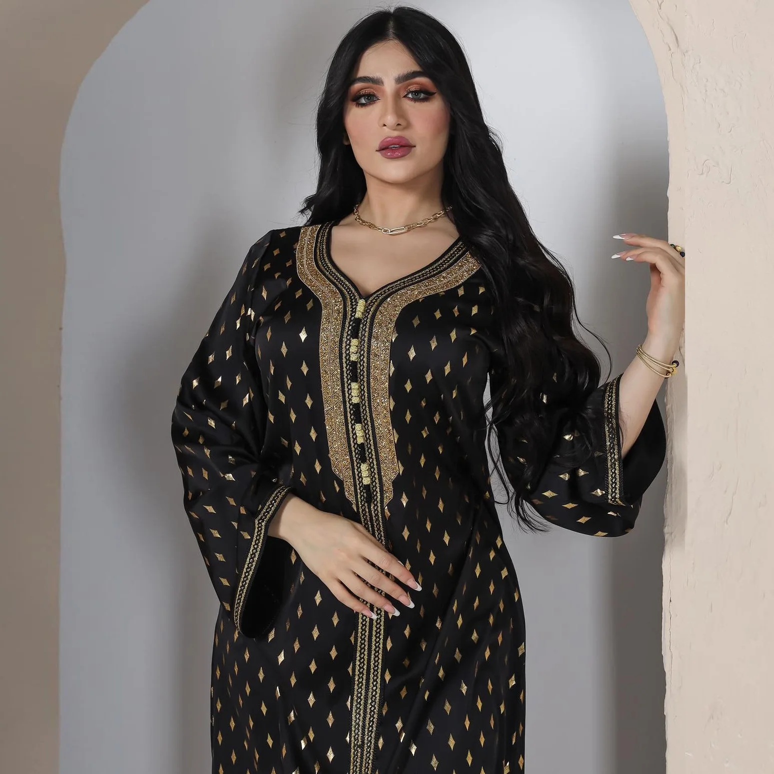 Factory Wholesale Ladies Long Dress for Ramadan Black with Hot Stamping  Gold Arabic Print Elegant Muslim Clothing