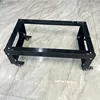 Base negra de 60cm con ruedas.