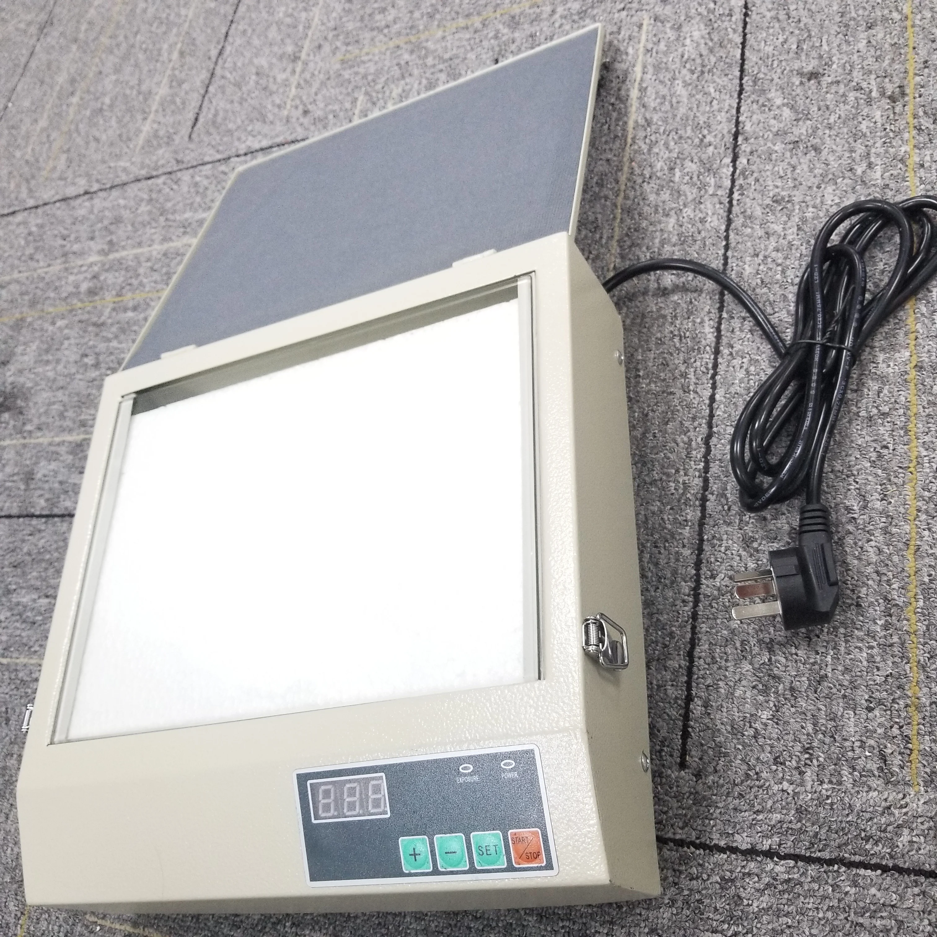 Новая машина для производства полимерных штампов