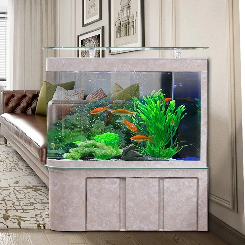 仕切り付きの壁に取り付けられた透明なアクリル魚水族館タンク