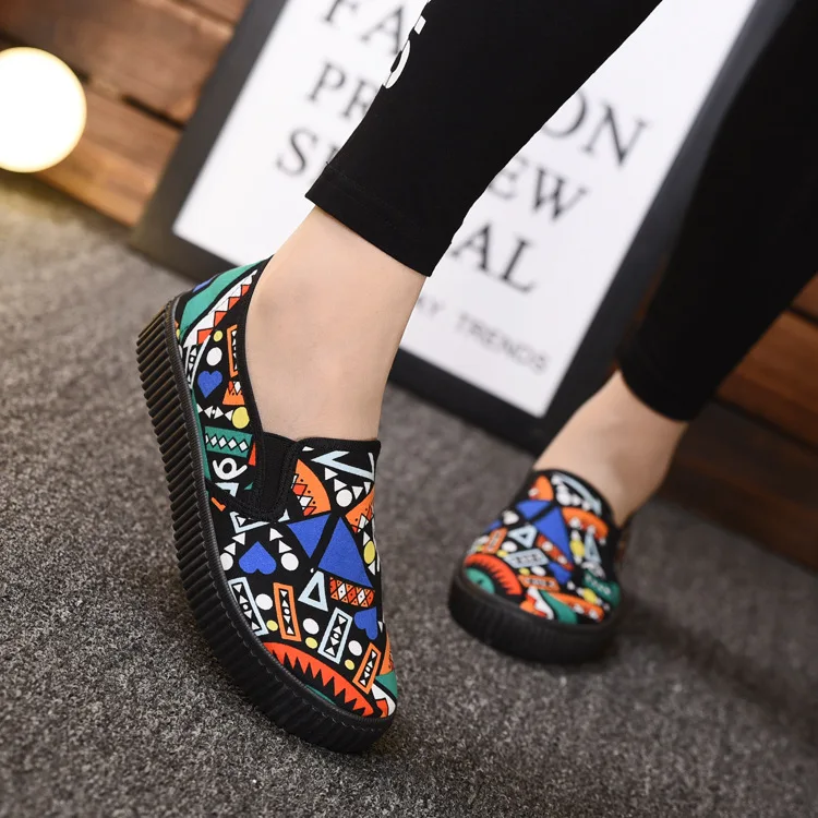 Women Canvas Shoes Girls Sneakers Slip on Flats Ladies Walking Flat Shoes -  China Design Walking Shoes and L V Sneaker for Men Women price