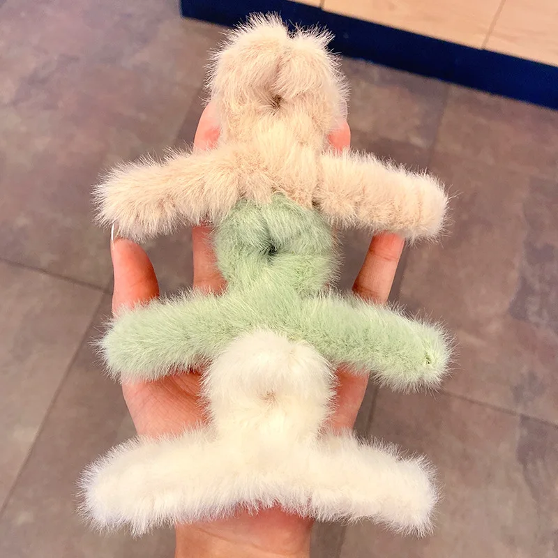 Autumn and Winter New Style Women Soft Plush Hair Claws Korean Fashion Female Fuzzy Hair Claw Clips