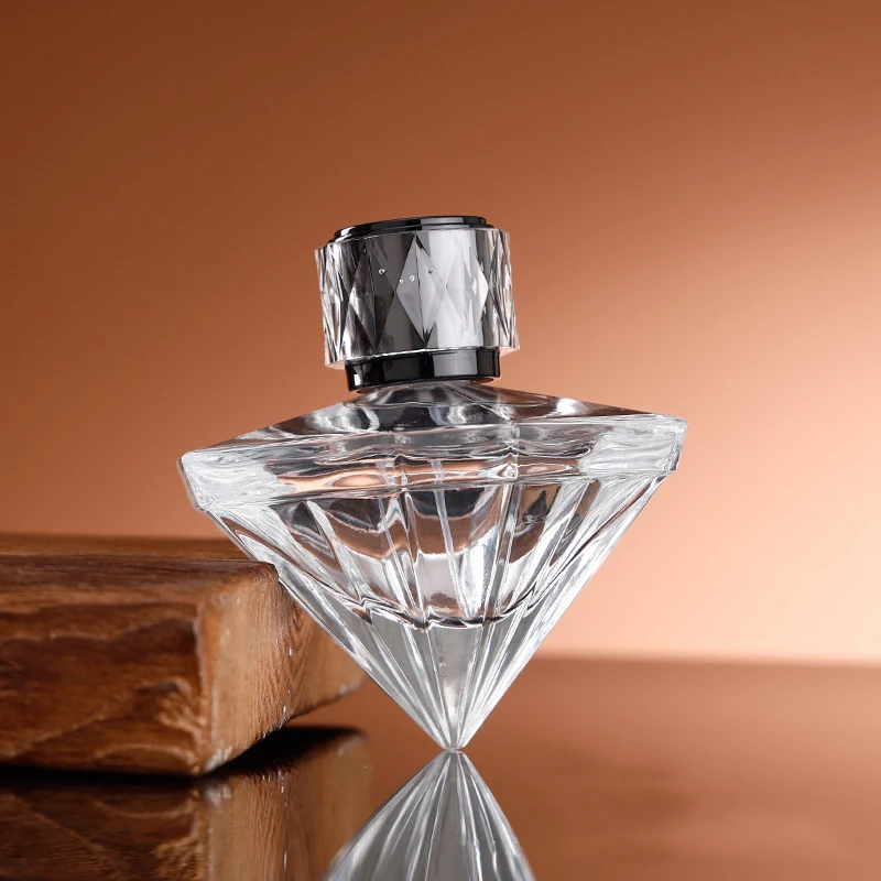 70ml ユニークダイヤモンド型香水スプレーボトル（透明・黒キャップ）