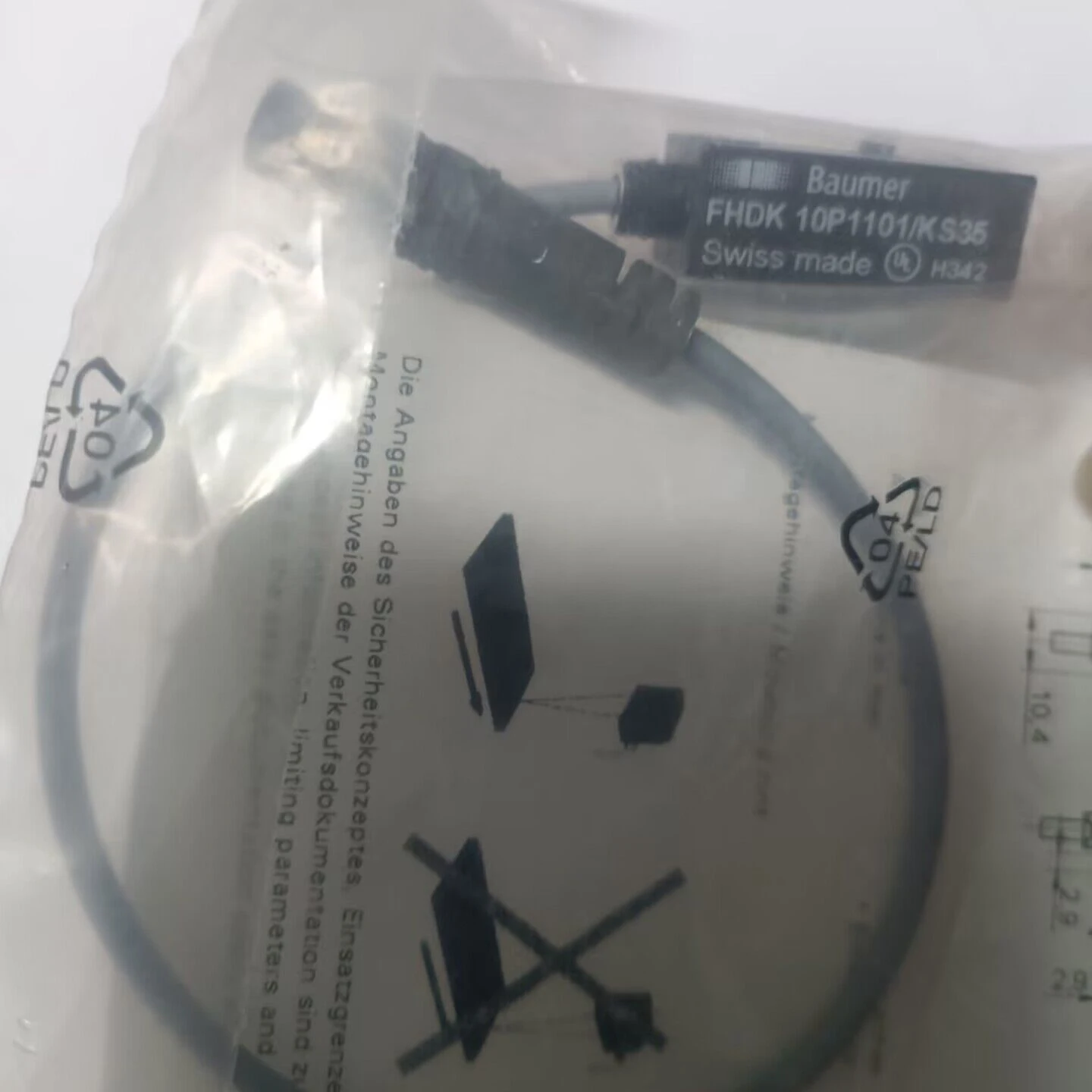 Original Electronic Components FHDK 10P1101/KS35 Baumer Optoelectronic Lead Wire Connector M8, 3 Pin, Sold in Stock, Switzerland