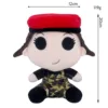 Traje de camuflaje con sombrero rojo, pose sentada, 20 cm, 119 g.