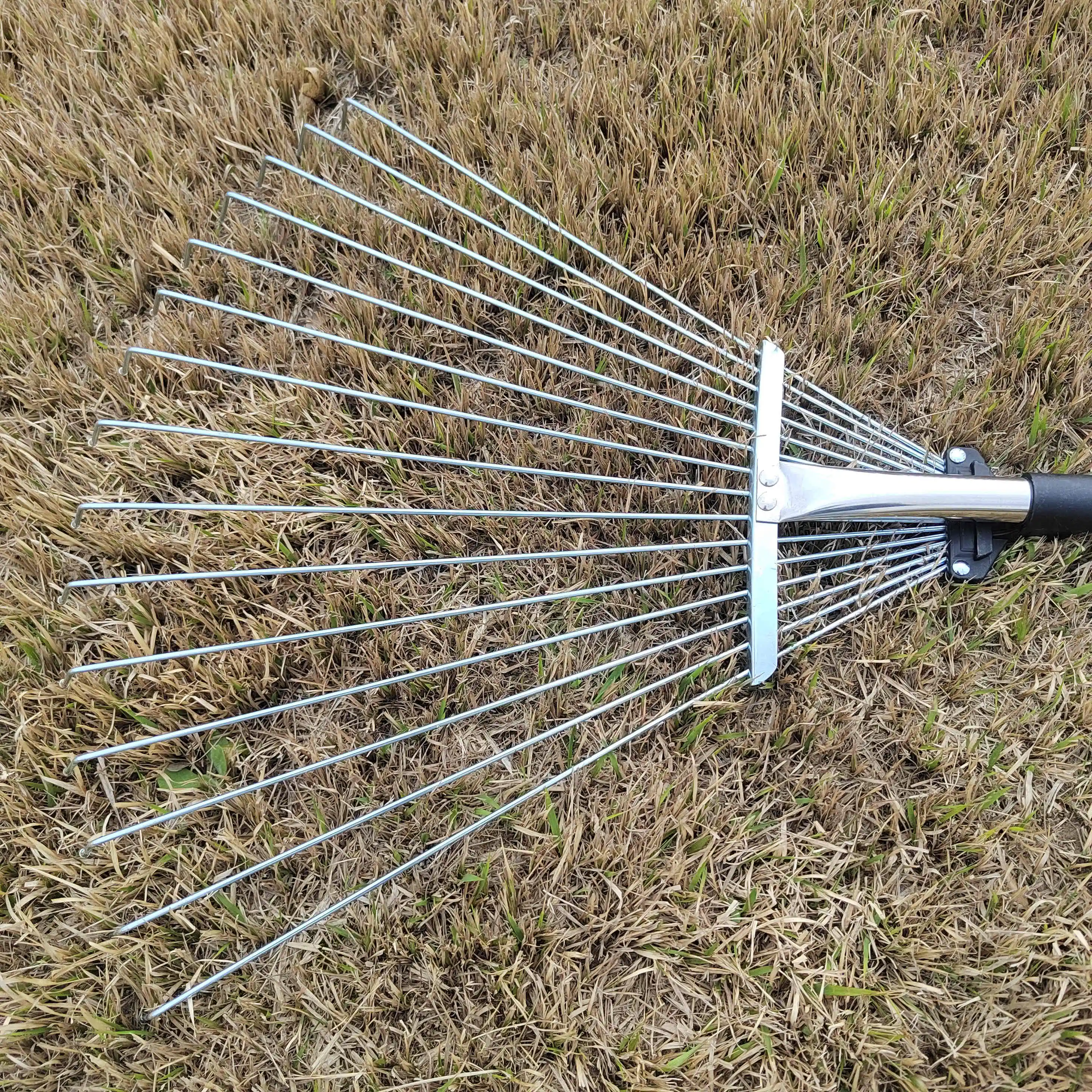 Adjustable Garden Leaf Rake Telescopic Metal Rake Expandable Folding ...