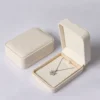 Boîte à collier beige