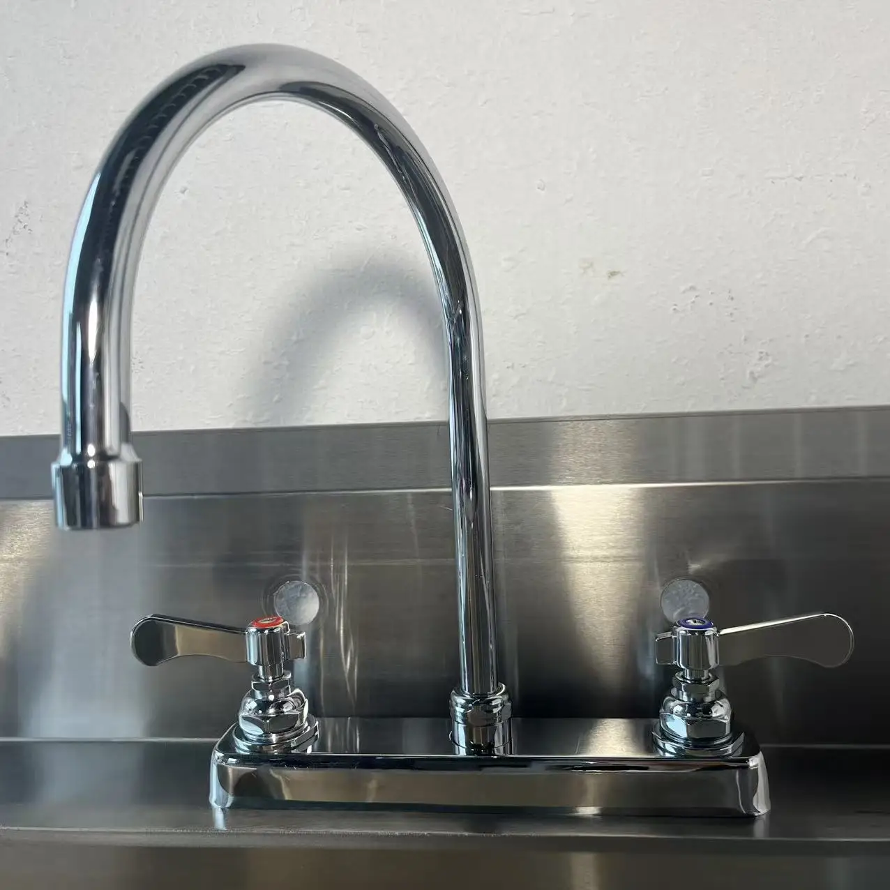 Commercial Kitchen Faucets Modern Design Dual Handle Brass Kitchen Faucet Tap for Hotel Kitchen and Bathroom Use factory