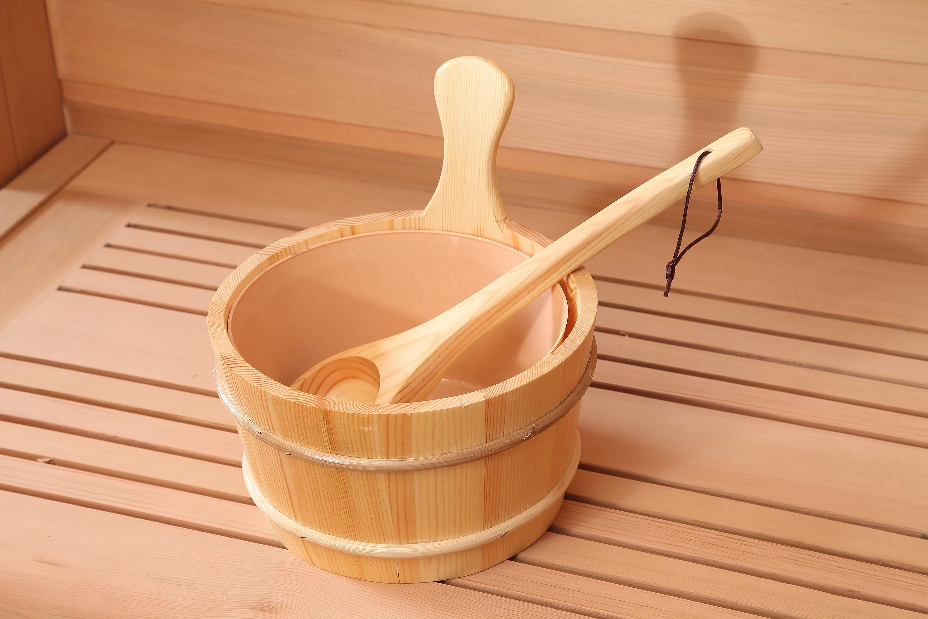 ビン・カシワ/ガウディーの庭 ビン・カシワ/ガウディーの庭 title The Sagrada Familia in 1992