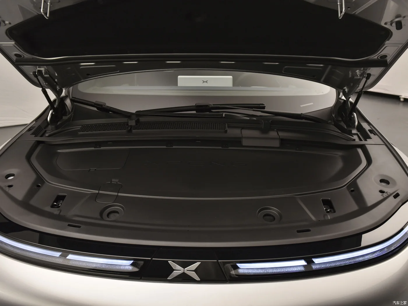 Pure Electric 2024 Chinese EV Cars Xpeng G6 SUV 4WD 700KM
