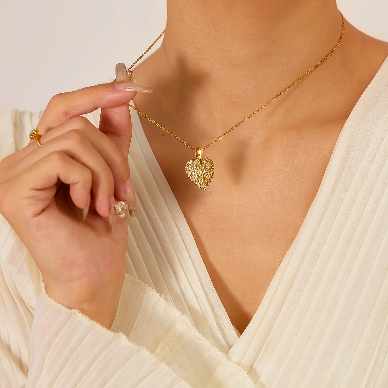 18k Gold Plated Stainless Steel Angel Wings Locket Necklace Personalized Zircon Heart Pendant Custom Memorial Jewelry for Women