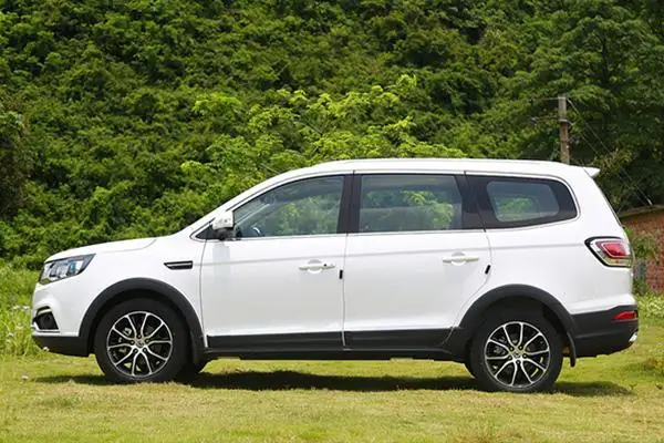 Недавно выпущенный мини-легковой автомобиль Dongfeng SX6, 1,5 т/1,6 л, бензиновый 7, легкий Автоматический/ручной механизм