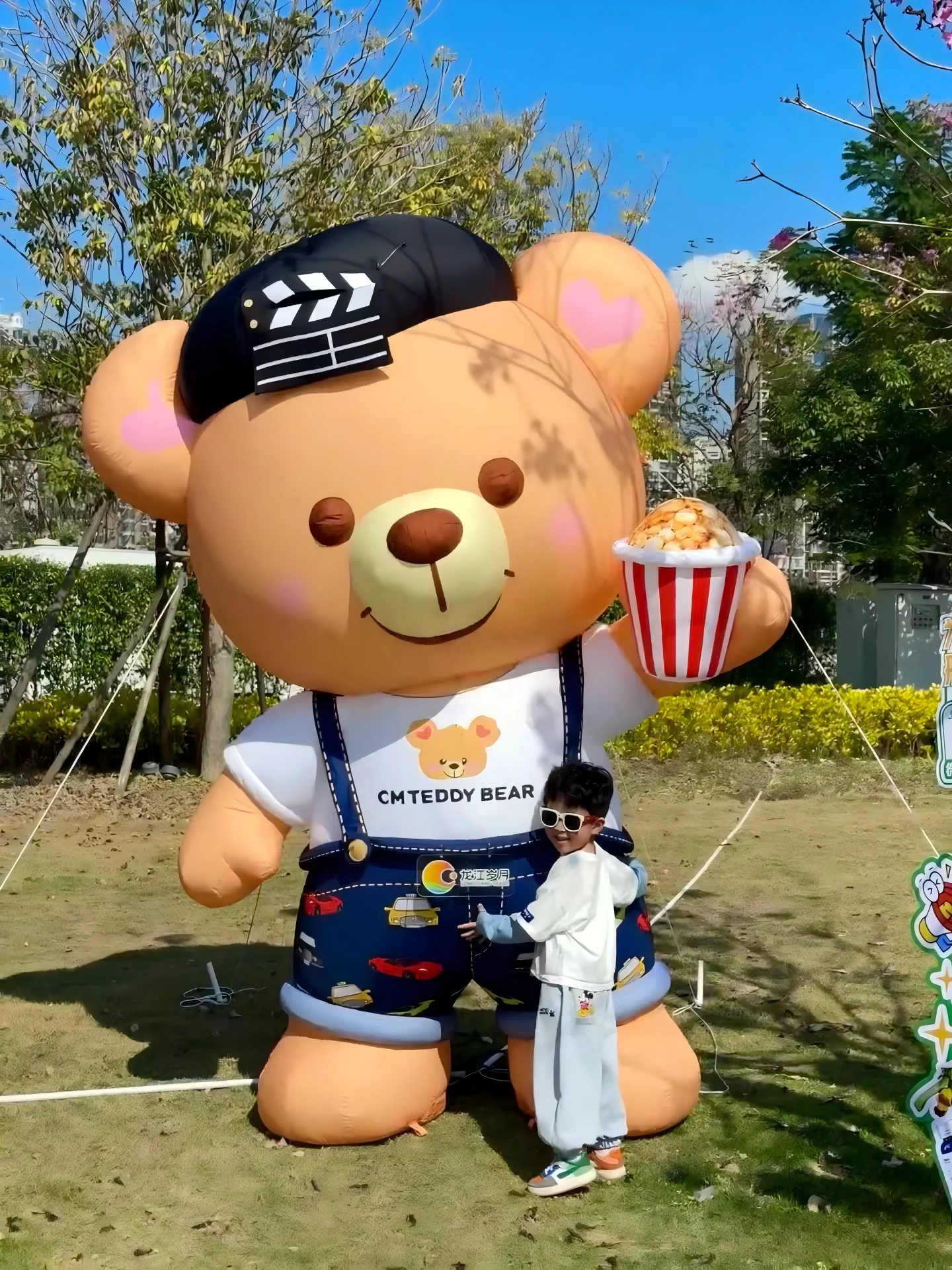 Customized Giant Inflatable Cartoon, Blow up Advertising Inflatable for Amusement Park & Commercial